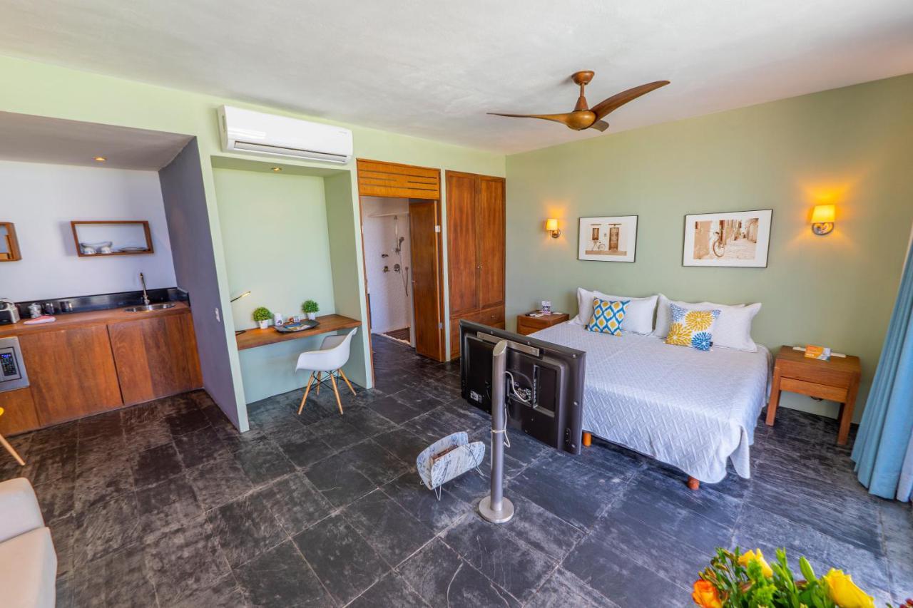 Suites At Sapphire Ocean Club Puerto Vallarta Exterior photo